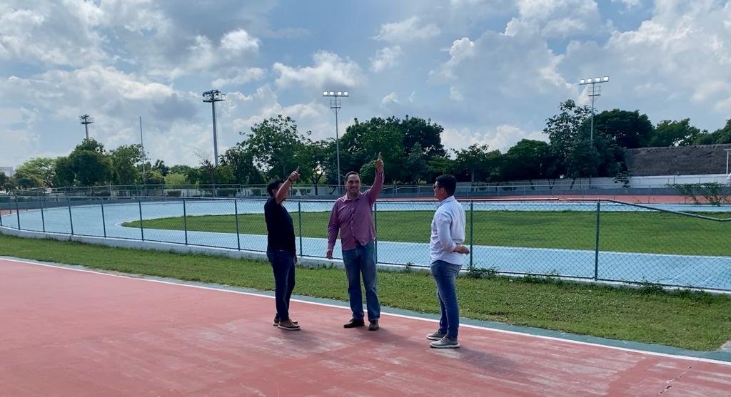 ALUMBRAN LA PISTA DE PATINES DE SOLIDARIDAD