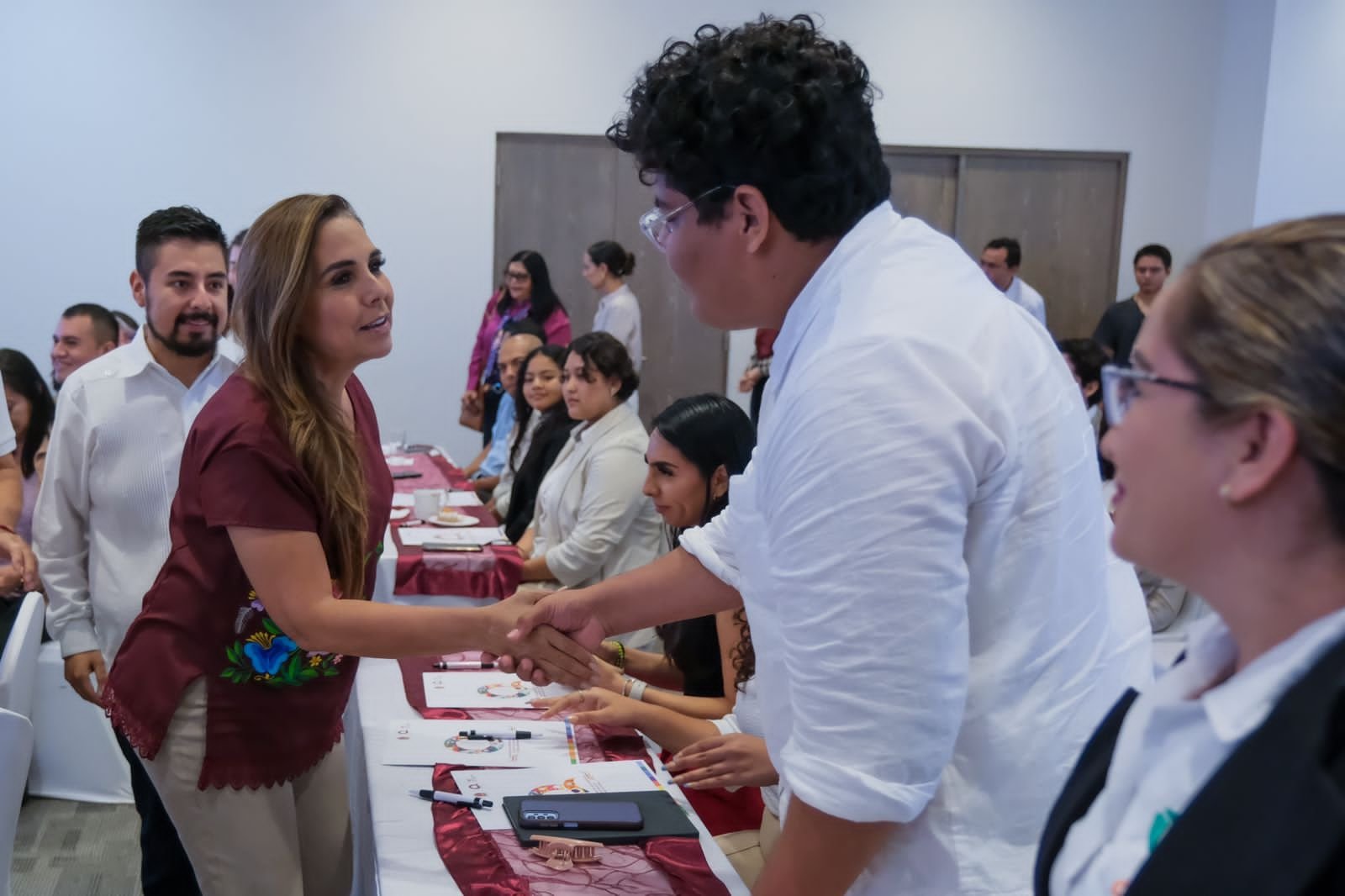 INAUGURA MARA LEZAMA CUMBRE QUINTANARROENSE DE LAS JUVENTUDES SOBRE POLÍTICAS PÚBLICAS Y COOPERACIÓN INSTITUCIONAL