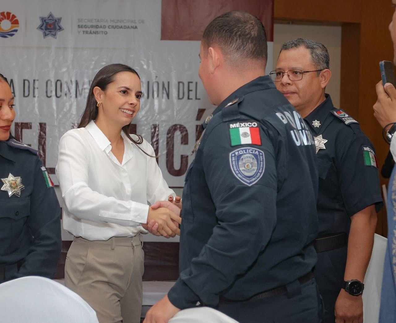 RECONOCE CANCÚN A POLICÍA DEL AÑO CON EMOTIVA CONMEMORACIÓN