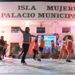 GOBIERNO DE ISLA MUJERES FOMENTA LA NO VIOLENCIA CONTRA LAS MUJERES A TRAVÉS DE LA FERIA NARANJA