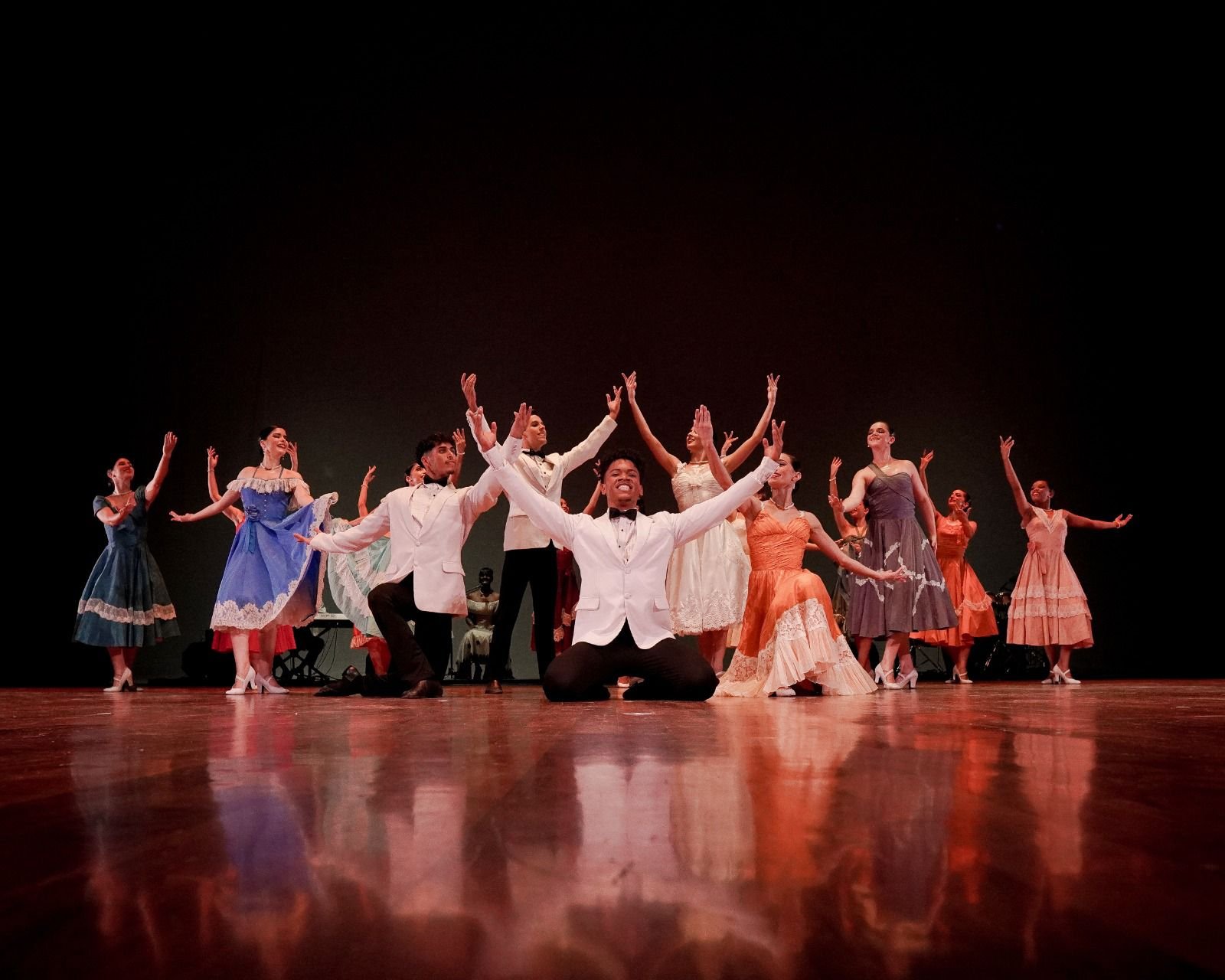 ÉXITO TOTAL DE “LIZT ALFONSO DANCE CUBA” EN EL TEATRO DE LA CIUDAD; HOY EN LA PLAZA 28 DE JULIO