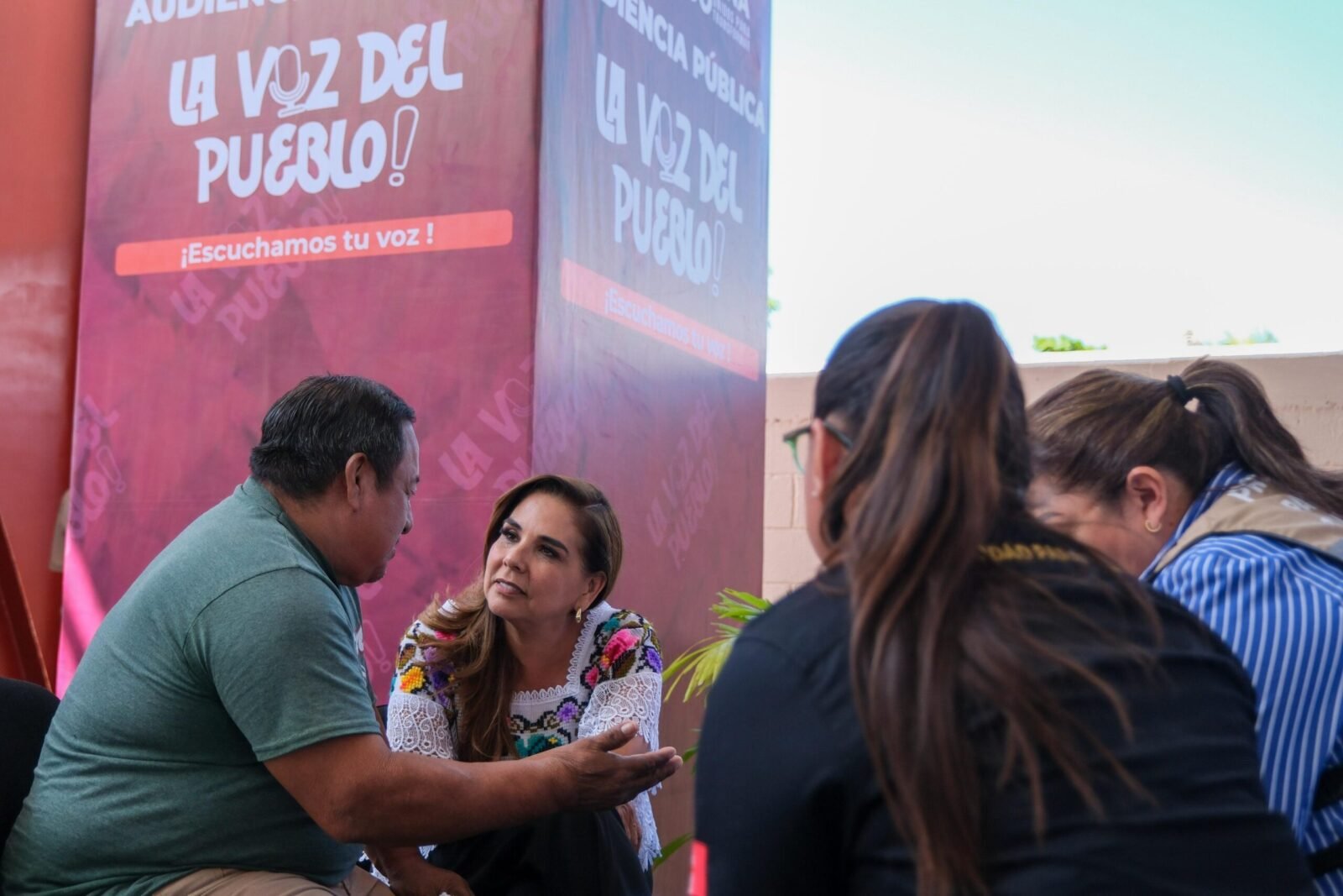ACERCA MARA LEZAMA EL GOBIERNO A LOS HABITANTES DE PUERTO AVENTURAS, A TRAVÉS DE LA AUDIENCIA “LA VOZ DEL PUEBLO”