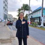 AVANZA EL RETIRO DE POSTES EN LA AVENIDA RUEDA MEDINA DE ISLA MUJERES; 26 DESMONTADOS EN EL SEGUNDO DÍA DE TRABAJOS