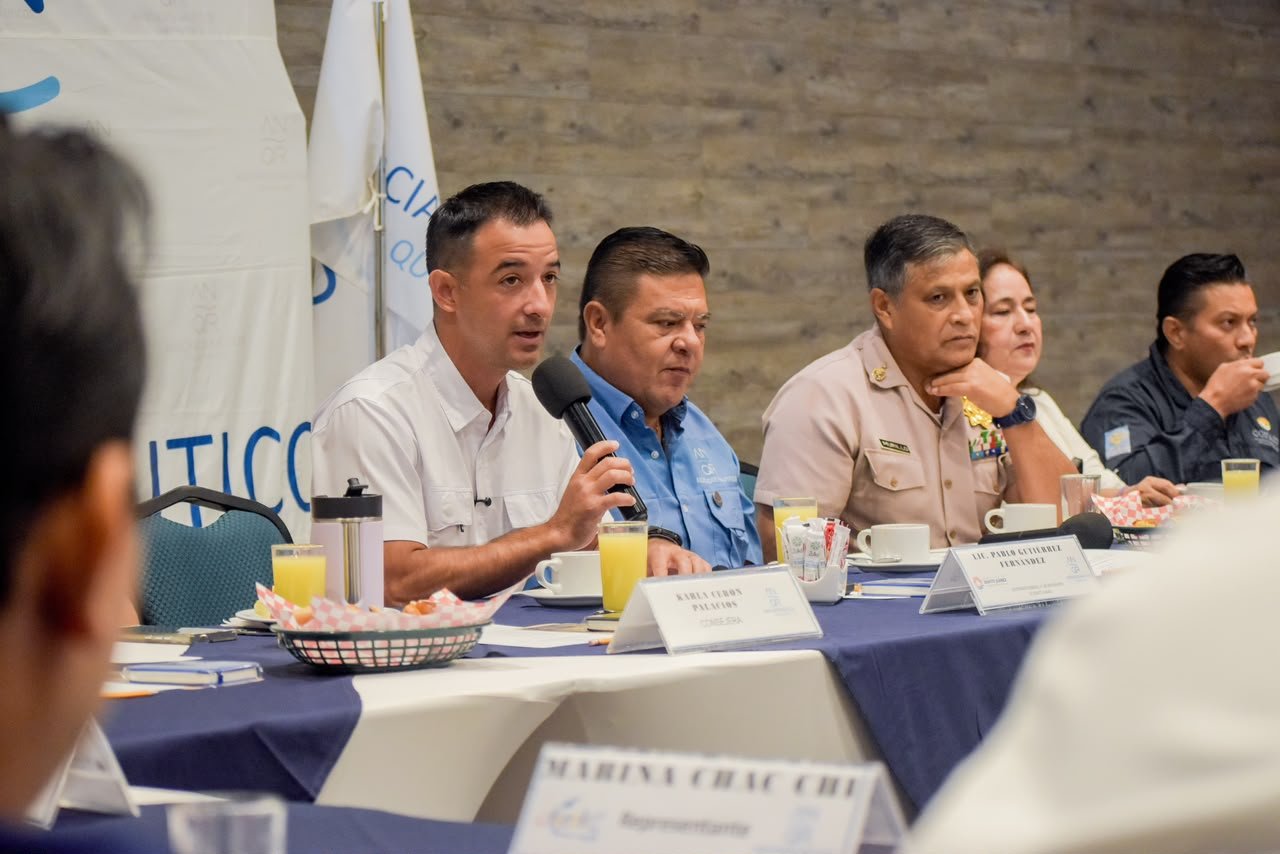 ENCABEZA PABLO GUTIÉRREZ MESA DE TRABAJO PARA RETIRAR EMBARCACIONES ABANDONADAS DE LA LAGUNA NICHUPTÉ