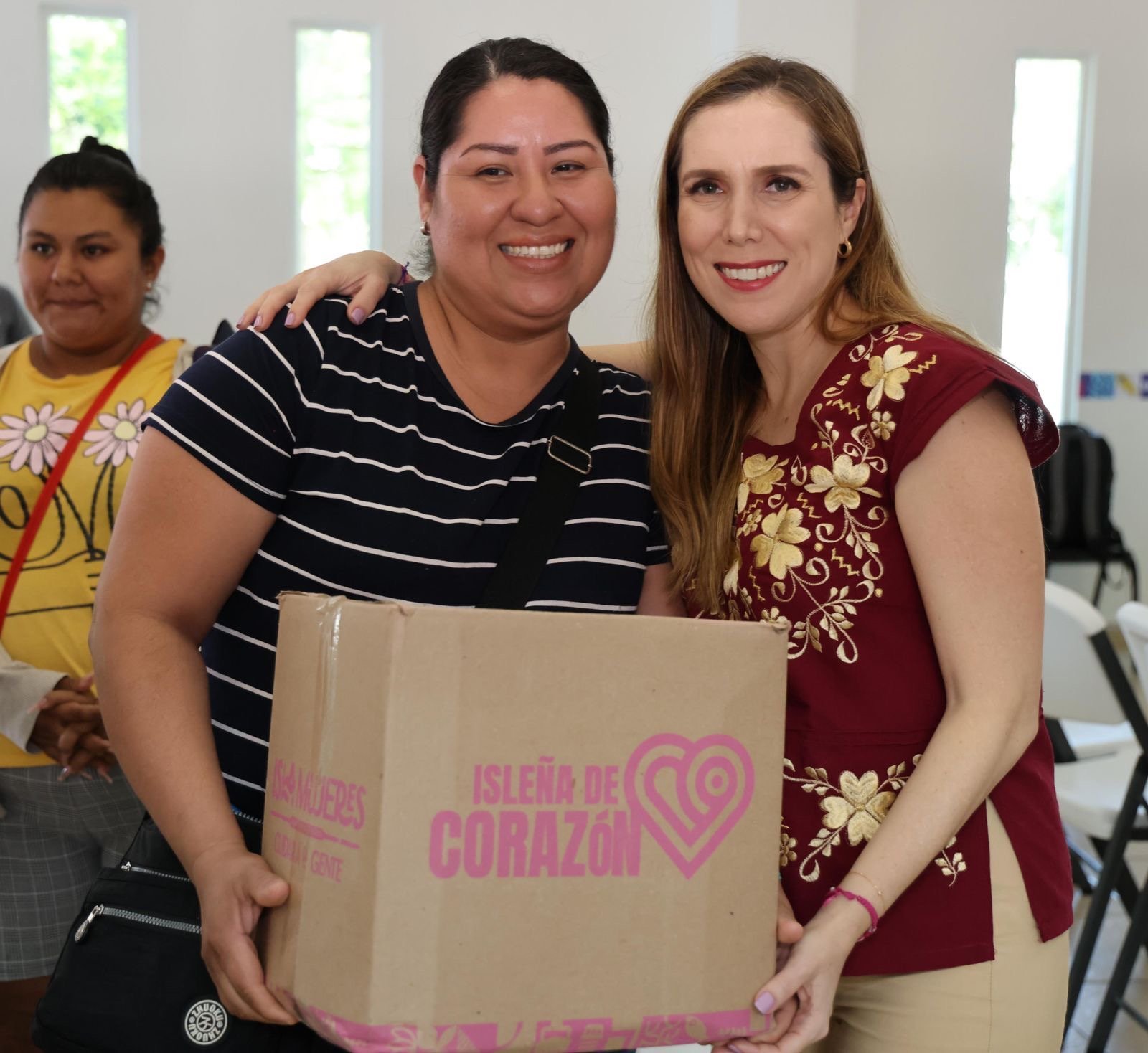 ATENEA GÓMEZ RICALDE TRANSFORMA LA VIDA DE LAS MUJERES CON EL PROGRAMA "ISLEÑA DE CORAZÓN"