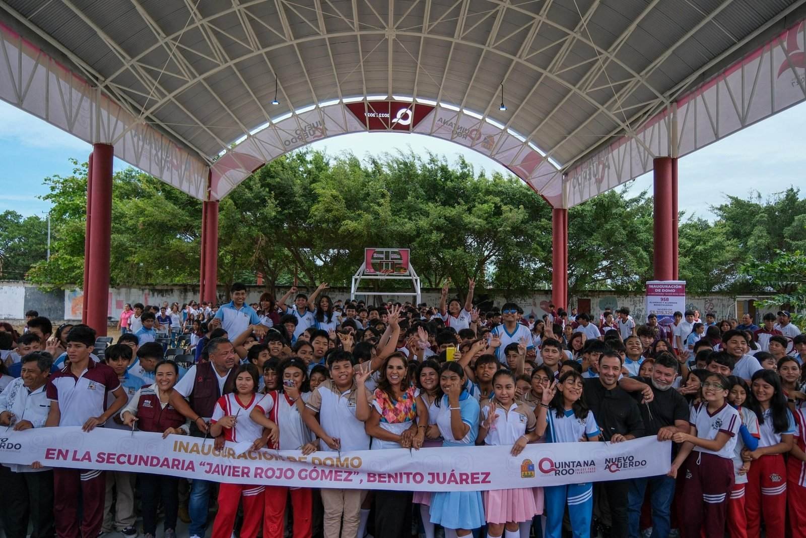 CUMPLE MARA LEZAMA SU COMPROMISO CON ESTUDIANTES DE LA SECUNDARIA “JAVIER ROJO GÓMEZ” AL ENTREGARLES UN NUEVO DOMO