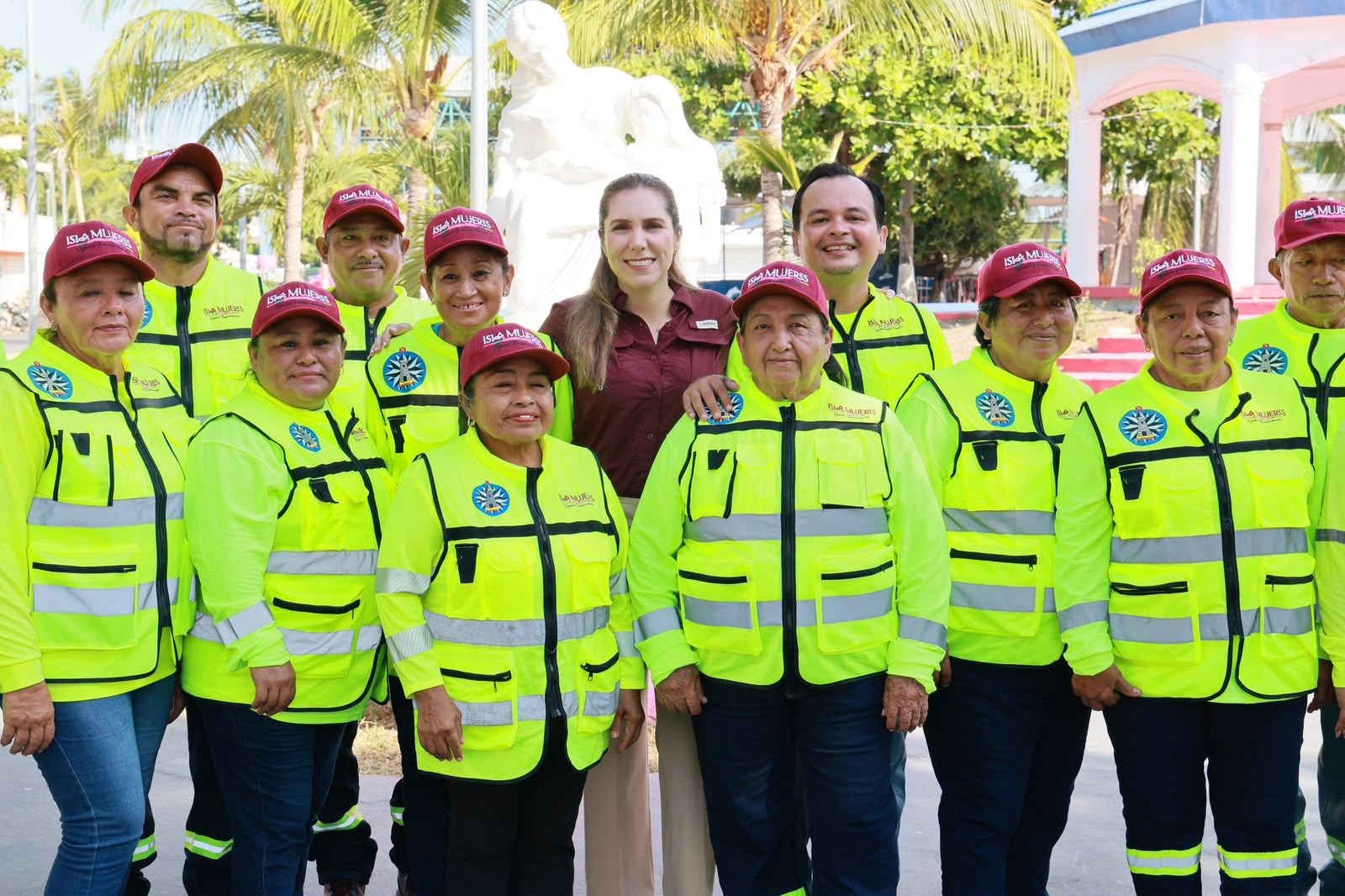 GOBIERNO MUNICIPAL MANTIENE LABORES PERMANENTES PARA UNA ISLA MUJERES LIMPIA, BONITA Y ORDENADA