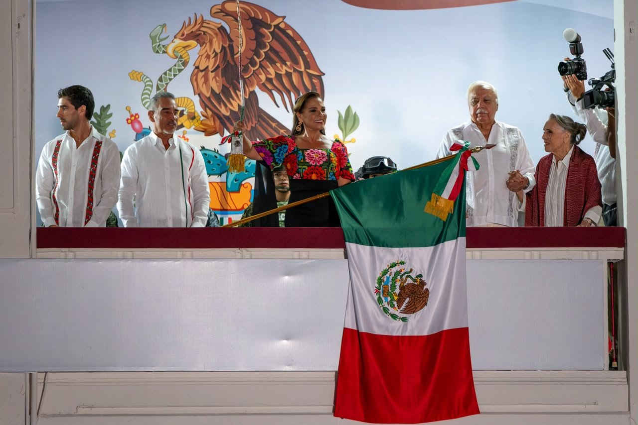 JUNTO AL PUEBLO QUINTANARROENSE, MARA LEZAMA CELEBRA EL 216 ANIVERSARIO DEL GRITO DE INDEPENDENCIA EN CHETUMAL