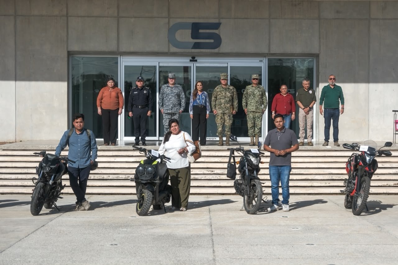 ENCABEZA MARA LEZAMA ENTREGA DE OCHO VEHÍCULOS RECUPERADOS
