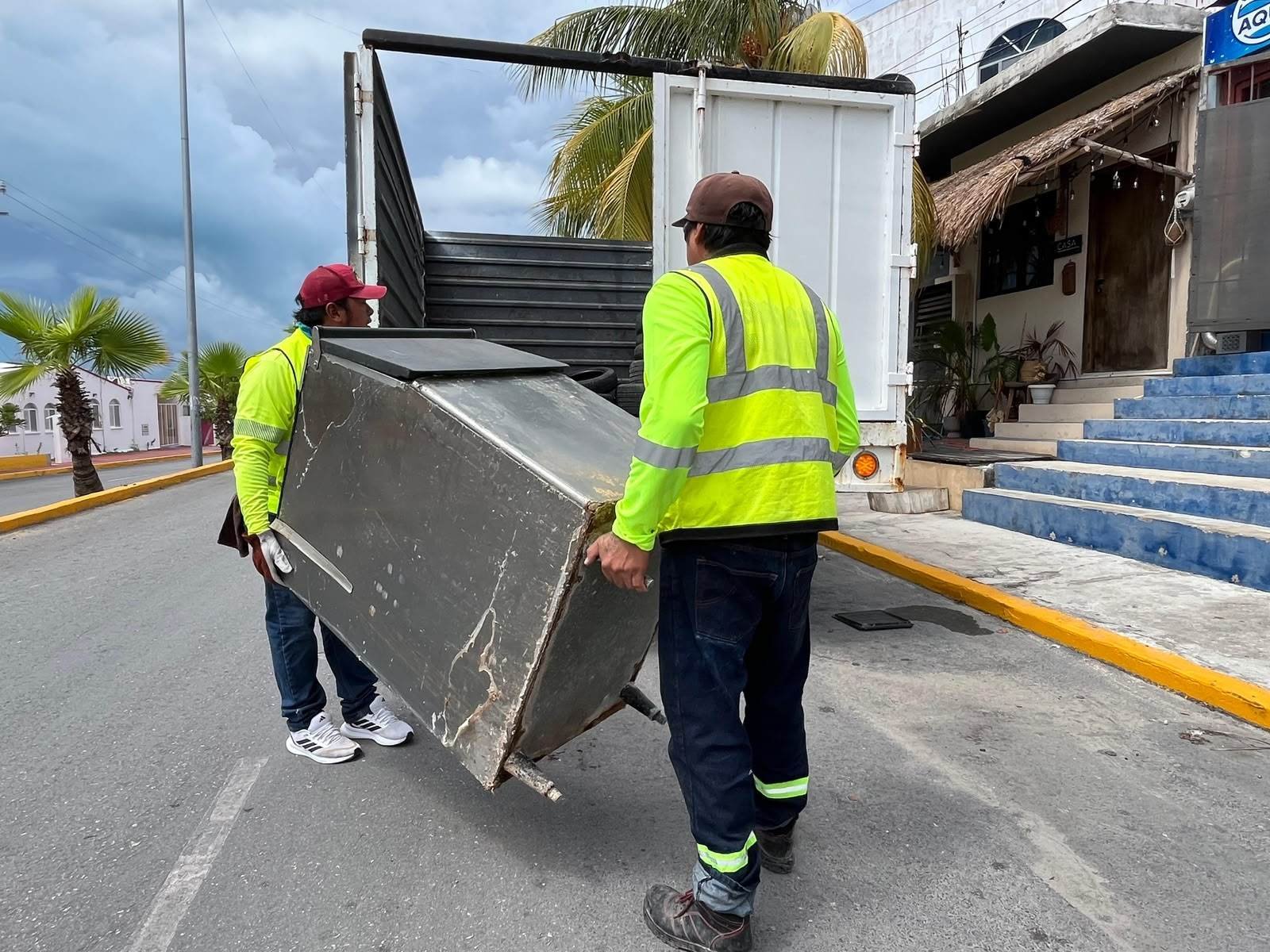 GOBIERNO DE ISLA MUJERES RETIRA MÁS DE CINCO TONELADAS DE CACHARROS EN 10 COLONIAS DEL MUNICIPIO