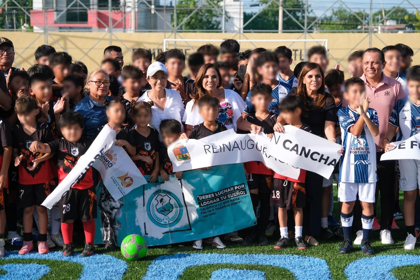 REINAUGURAN MARA LEZAMA Y YENSUNNI MARTÍNEZ CANCHA “8 DE OCTUBRE” EN CHETUMAL PARA FORTALECER EL DEPORTE Y LA CONVIVENCIA