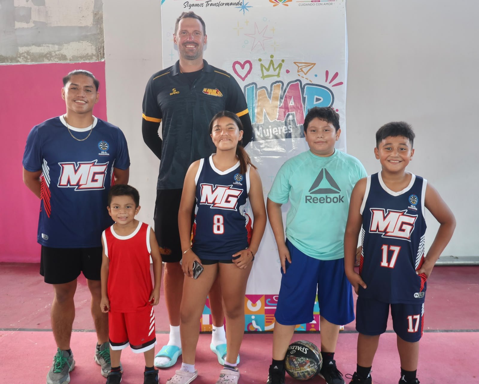 GOBIERNO DE ISLA MUJERES ACERCÓ MASTER CLASS GRATUITA DE BASQUETBOL CON EDGARAS ZELIONIS