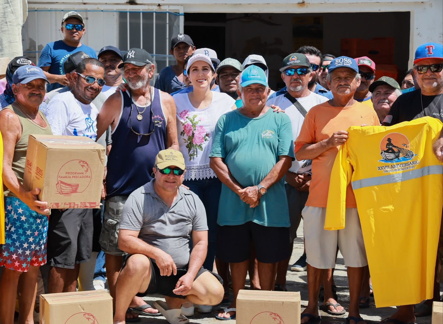 ATENEA GÓMEZ RICALDE CONTINÚA APOYANDO A LAS FAMILIAS PESCADORAS DE ISLA MUJERES