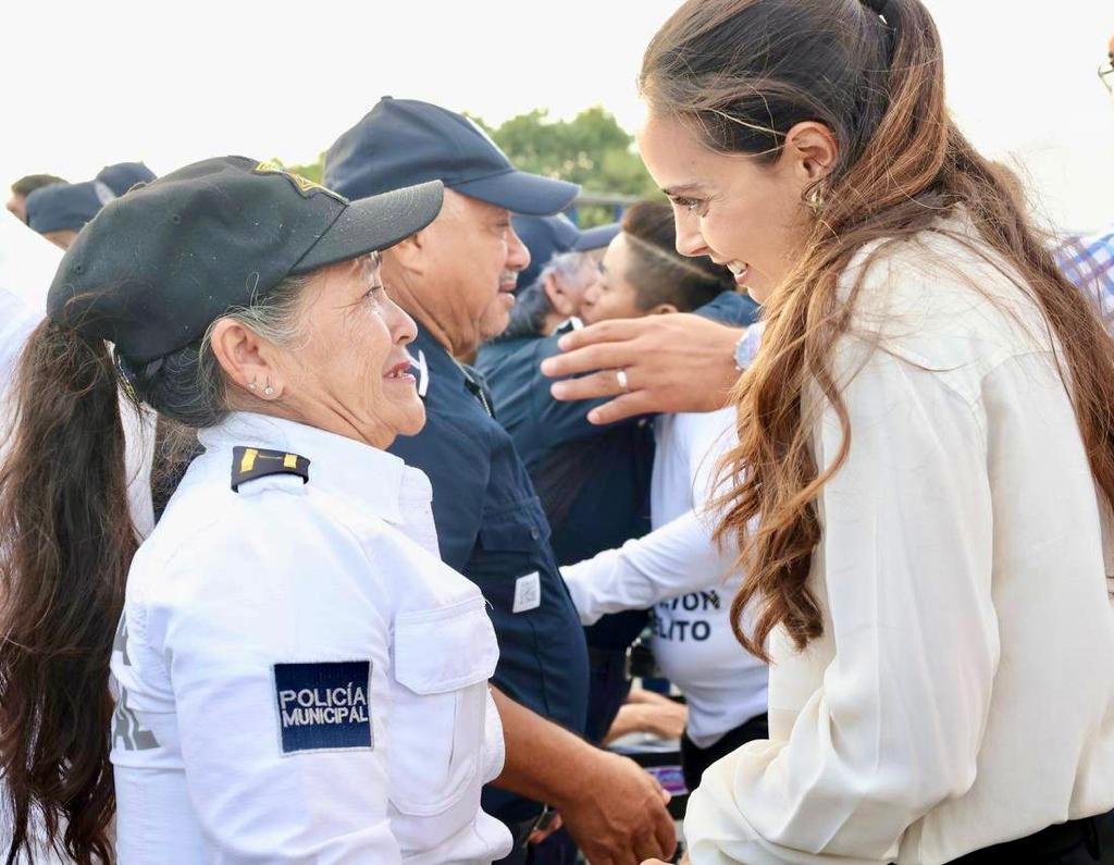 ENTREGA ANA PATRICIA PERALTA APOYO ADICIONAL DEL RETIRO POLICIAL CON TRANSPARENCIA