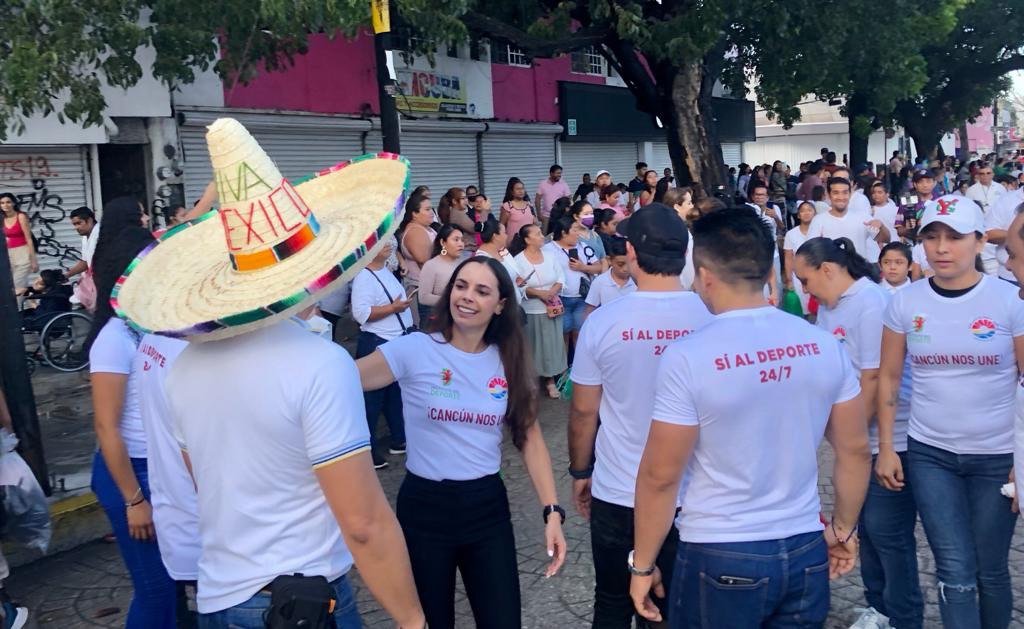 ANA PATRICIA PERALTA REGRESA A CANCÚN DESFILE DEPORTIVO