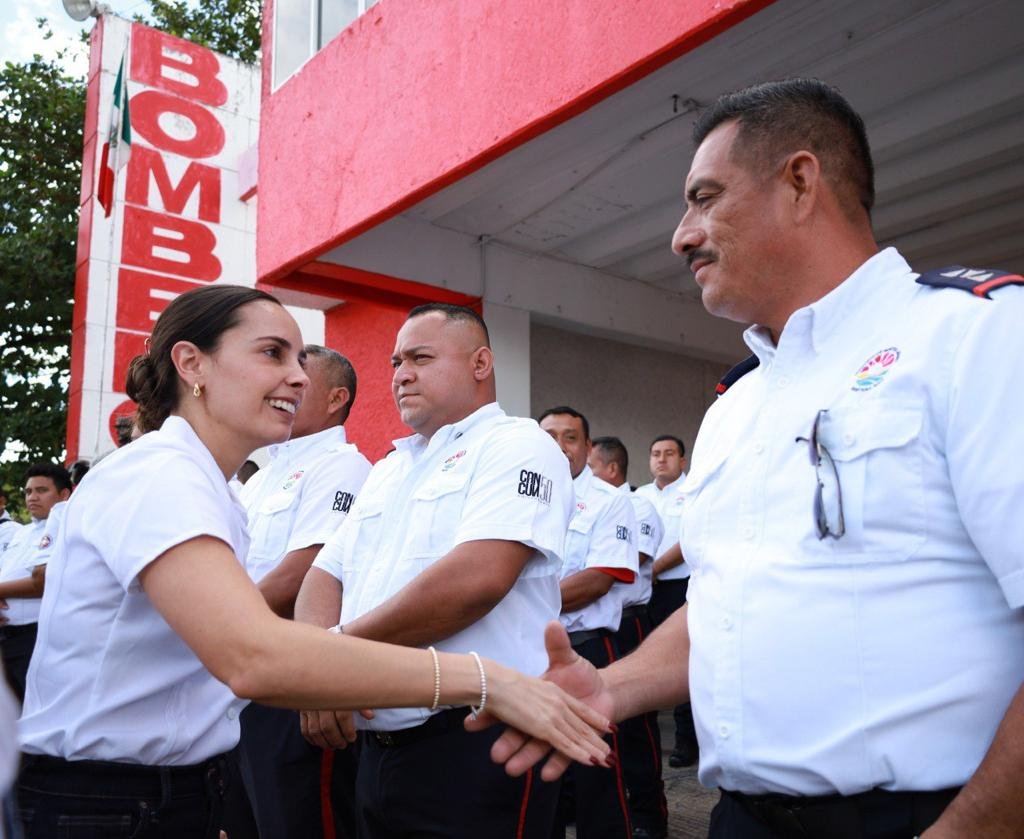 TOMA PROTESTA ANA PATRICIA PERALTA A PATRONATO DE BOMBEROS CANCÚN