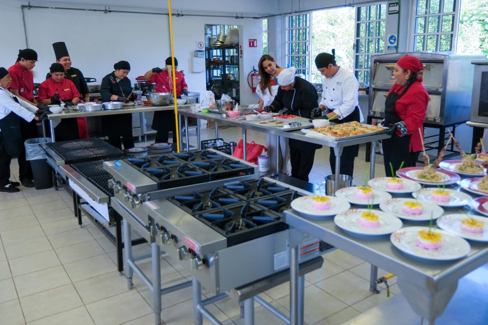 TRAS AÑOS DE ABANDONO, MARA LEZAMA ENTREGÓ TRANSFORMADO TALLER DE ALIMENTOS Y BEBIDAS EN CONALEP DE FELIPE CARRILLO PUERTO