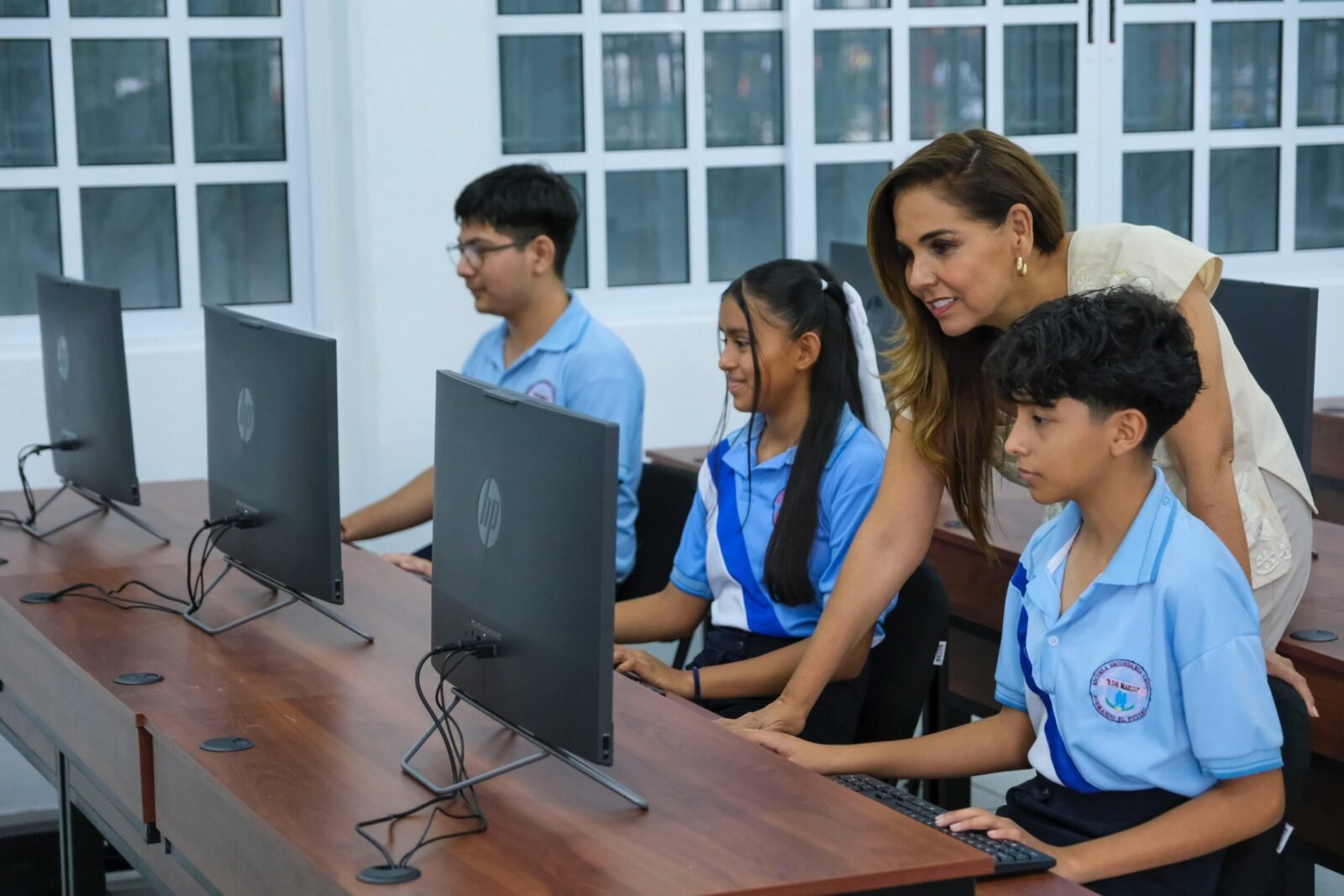 SUPERVISA MARA LEZAMA TALLER DE CÓMPUTO Y TRES NUEVAS AULAS EN LA SECUNDARIA GENERAL “8 DE MARZO” EN CIELO NUEVO, CANCÚN