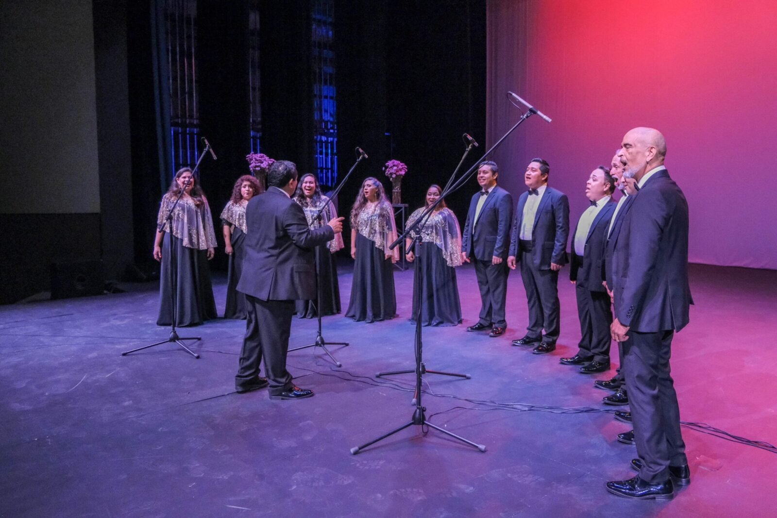 CORO DE CANCÚN OBTIENE 4 PREMIOS Y COPA EN FESTIVAL “PRAGA CANTAT”, EN LA REPÚBLICA CHECA: MARA LEZAMA