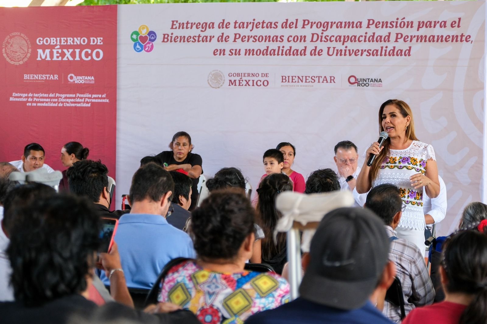 ENTREGA MARA LEZAMA TARJETAS DE PENSIÓN PARA EL BIENESTAR DE PERSONAS CON DISCAPACIDAD