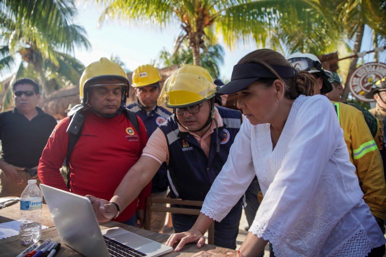 MARA LEZAMA ATIENDE INCENDIO EN HOLBOX CON SALDO BLANCO