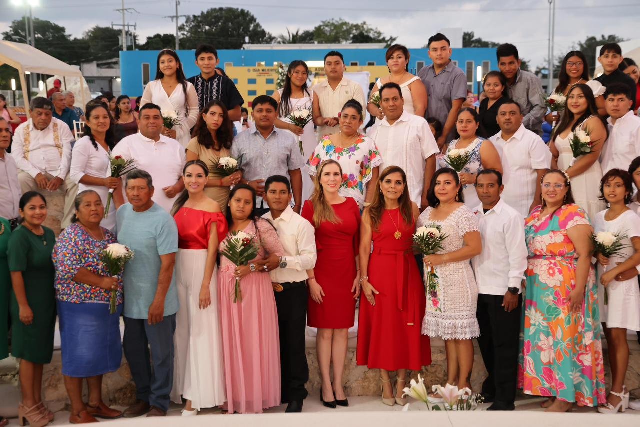 LEGALIZAN SU UNIÓN 42 PAREJAS EN LAS BODAS COLECTIVAS DE ISLA MUJERES
