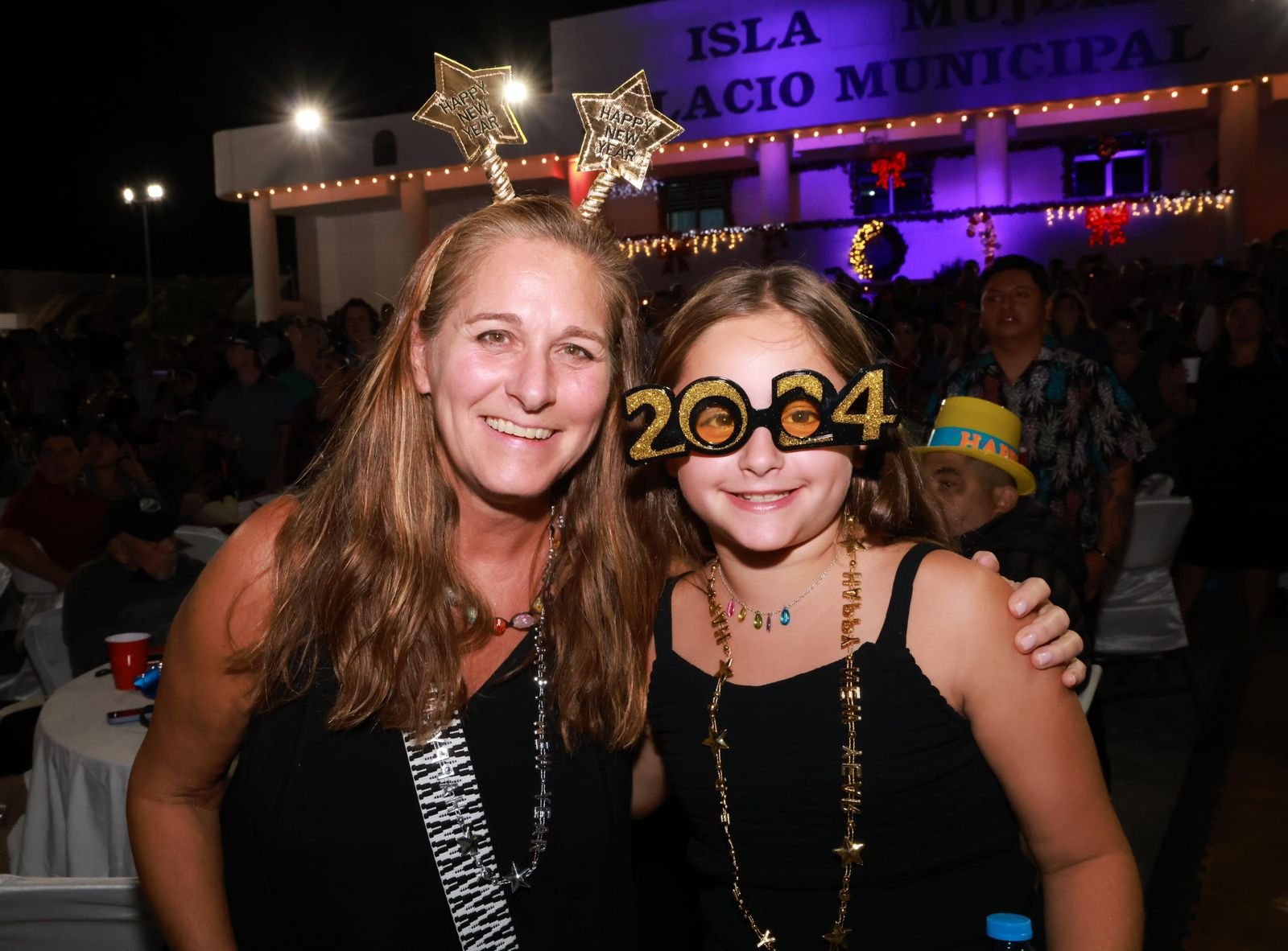 ÉXITO ROTUNDO EL GRAN BAILE DE AÑO NUEVO EN ISLA MUJERES PUEBLO MÁGICO