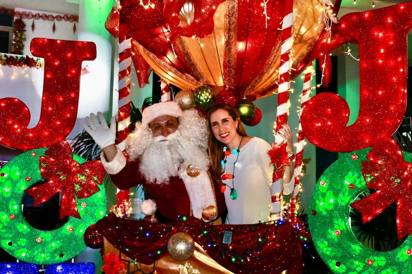 ARRANCA NAVIDAD CON LA GENTE CON EL ENCENDIDO DE LUCES DEL ÁRBOL NAVIDEÑO EN ISLA MUJERES