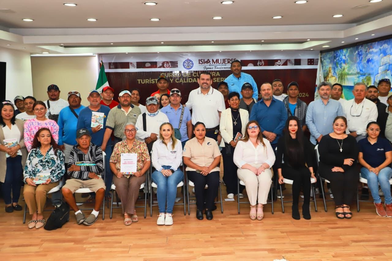 CAPACITAN A PRESTADORES DE SERVICIOS TURÍSTICOS DE ISLA MUJERES
