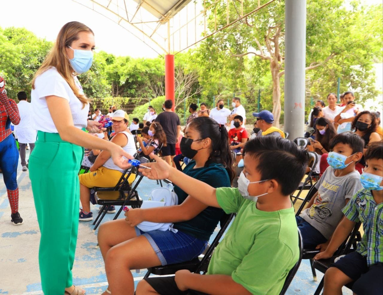 EXITOSA JORNADA DE VACUNACIÓN CONTRA COVID 19 PARA MENORES DE 5 A 11 AÑOS EN LA ZONA CONTINENTAL DE ISLA MUJERES