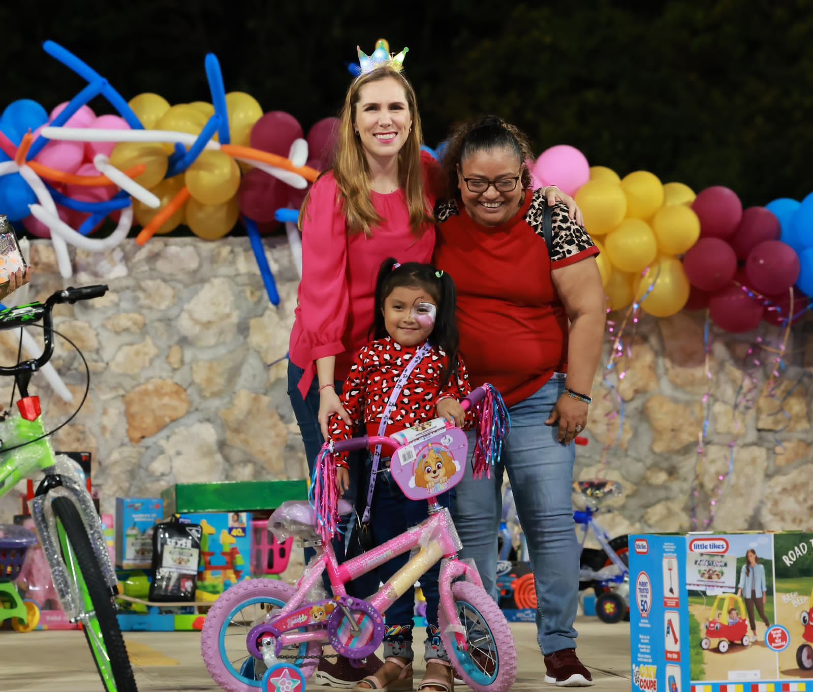 ATENEA GÓMEZ CELEBRA EN GRANDE EL DÍA DE REYES CON LAS NIÑAS Y NIÑOS DE ZONA CONTINENTAL