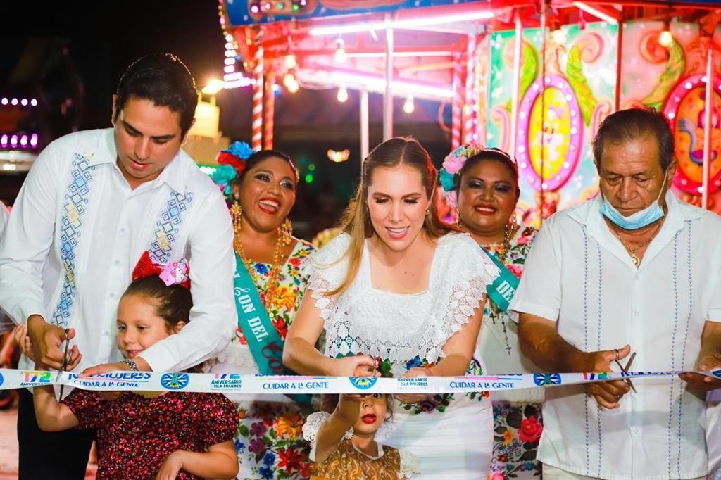 ATENEA GÓMEZ INAUGURA LAS FIESTAS DE FUNDACIÓN DE ISLA MUJERES 2022