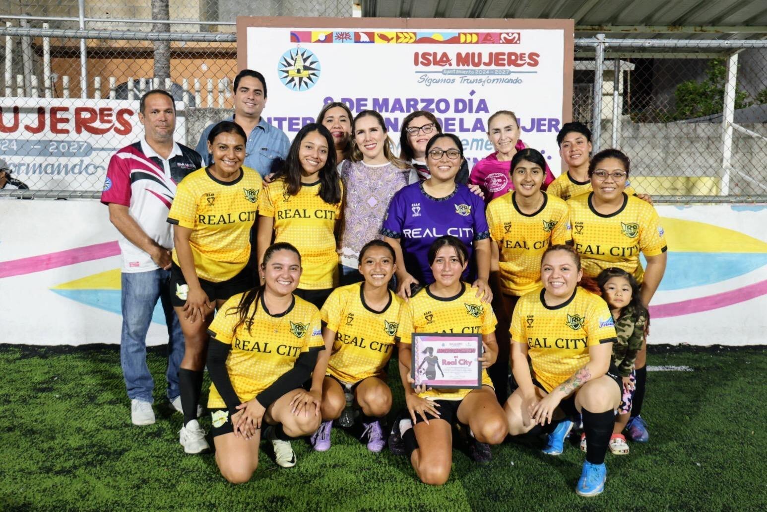 ISLA MUJERES PROMUEVE LA IGUALDAD CON EL CUADRANGULAR DE FÚTBOL FEMENIL “TODAS UNIDAS”