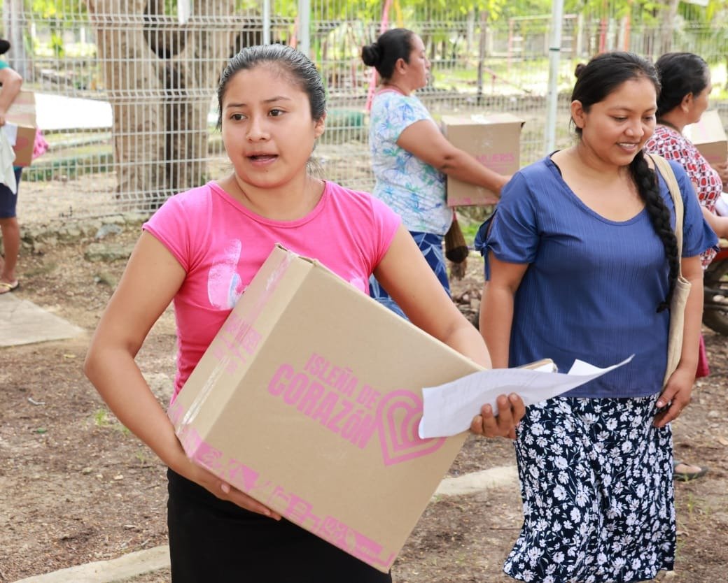 EL GOBIERNO MUNICIPAL DE ISLA MUJERES IMPULSA EL BIENESTAR Y LA JUSTICIA SOCIAL CON EL PROGRAMA "ISLEÑA DE CORAZÓN" EN FRANCISCO MAY Y ZONA AGRÍCOLA