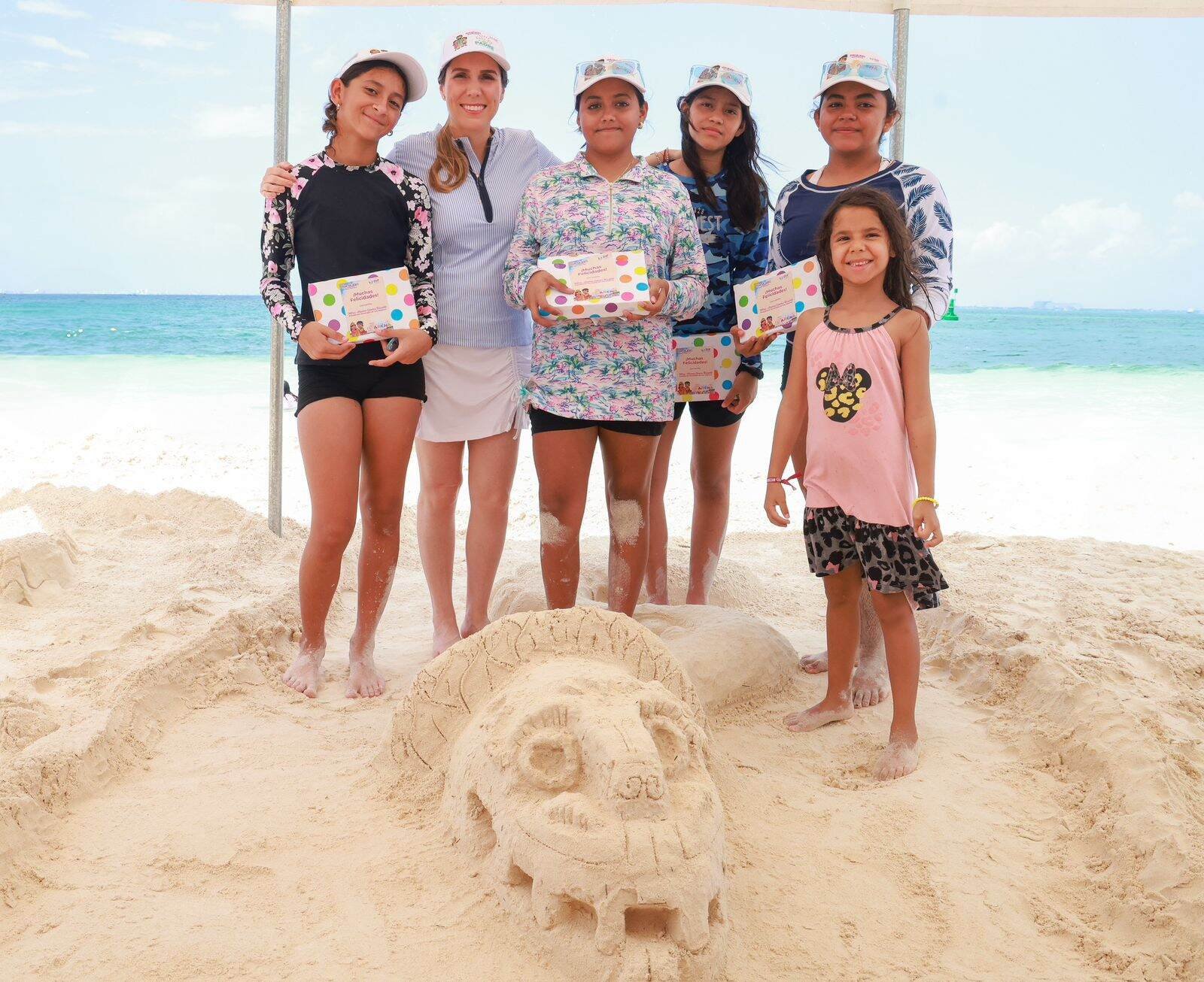 GOBIERNO MUNICIPAL CELEBRA EL TALENTO Y LA IDENTIDAD DE ISLA MUJERES CON EL CONCURSO DE ESCULTURAS DE ARENA