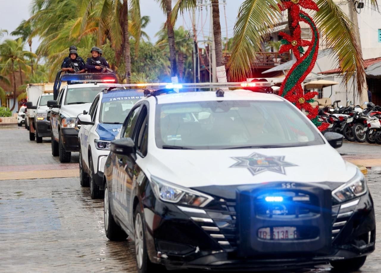ATENEA GÓMEZ RICALDE DA BANDERAZO DE INICIO DEL OPERATIVO GUADALUPE-REYES EN ISLA MUJERES