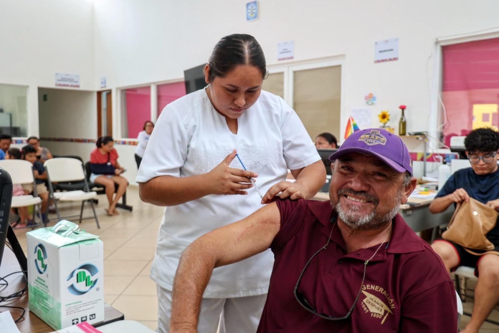 ATENEA GÓMEZ RICALDE IMPULSA JORNADAS DE VACUNACIÓN PARA EL BIENESTAR DE LAS FAMILIAS ISLEÑAS