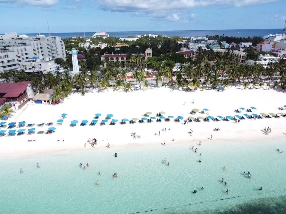 GOBIERNO DE ISLA MUJERES DESTACA POR SU EFICIENTE ESTRATEGIA CONTRA EL SARGAZO