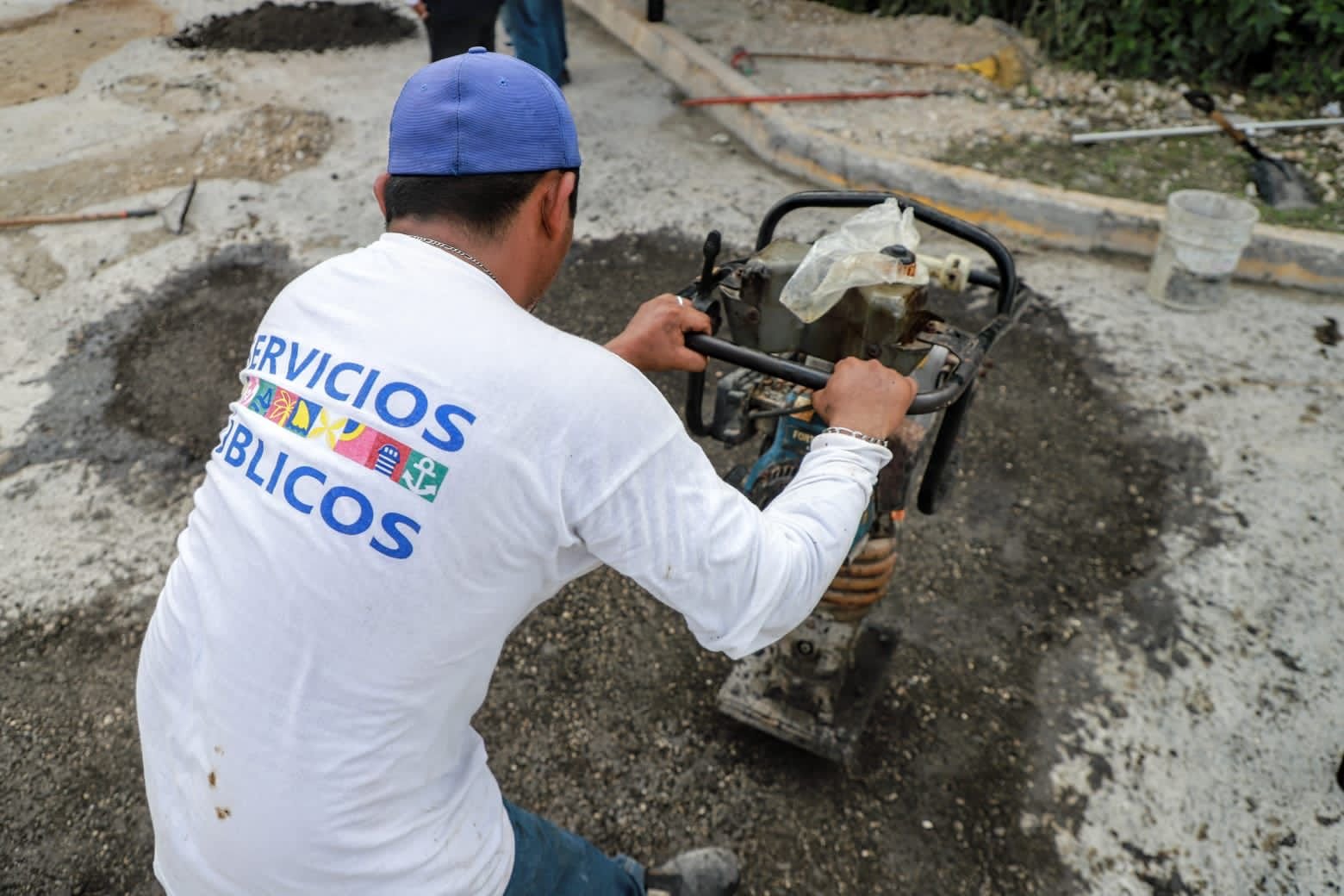 SE FORTALECE EL PROGRAMA PERMANENTE DE BACHEO EN ISLA MUJERES