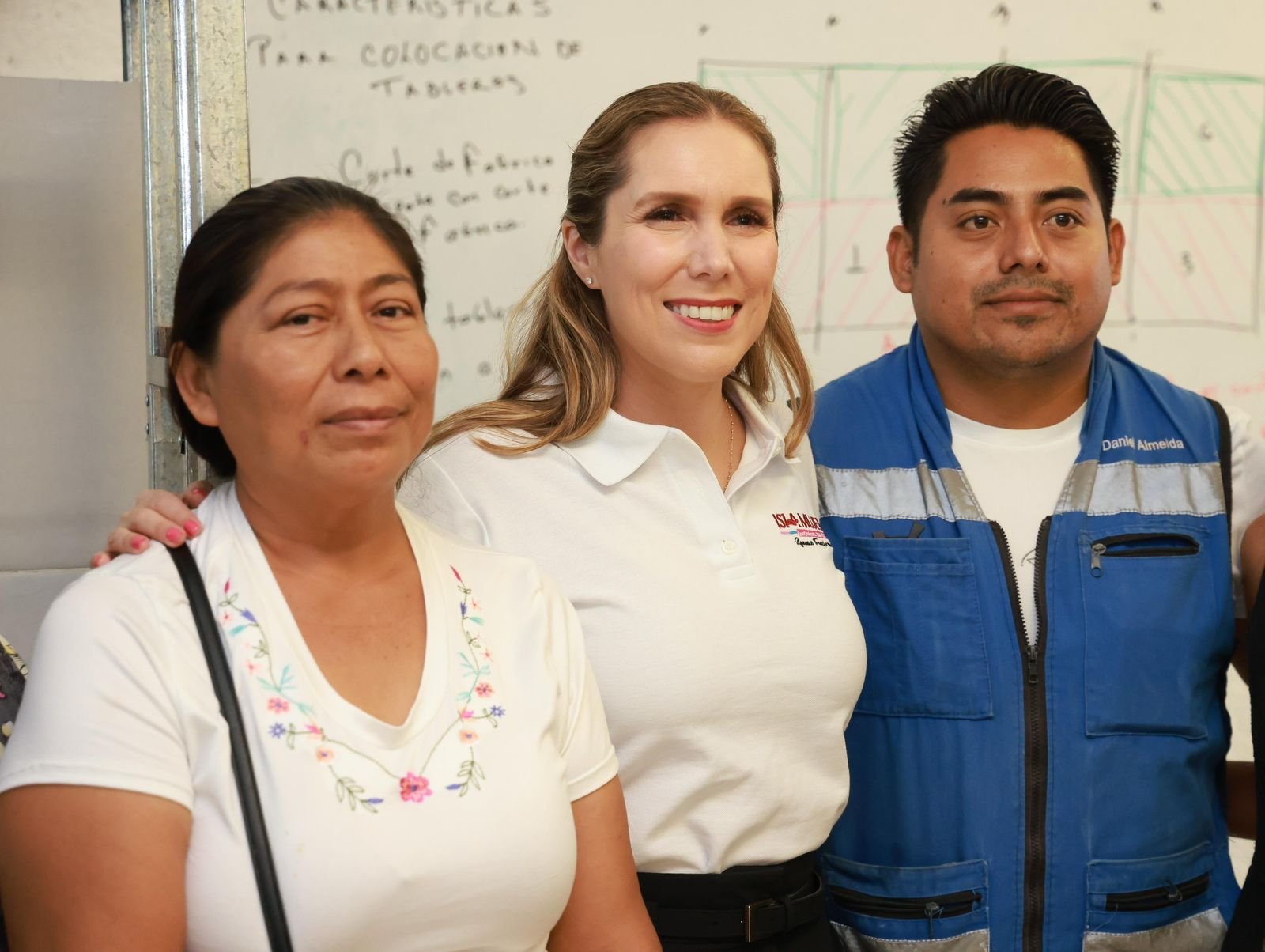 ATENEA GÓMEZ RICALDE IMPULSA CAPACITACIÓN EN OFICIOS NO TRADICIONALES PARA EMPODERAR A LAS MUJERES ISLEÑAS