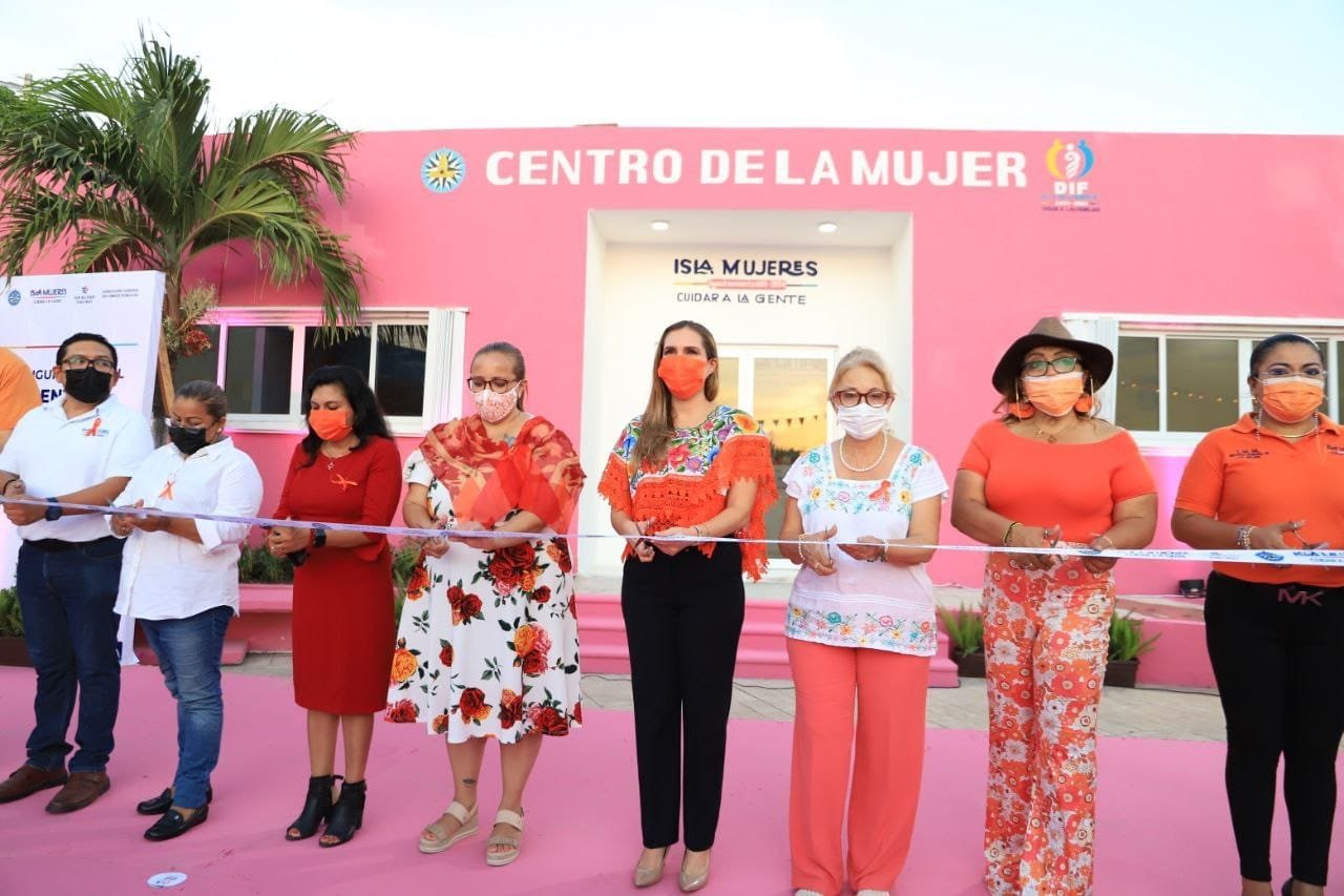 ATENEA GÓMEZ RICALDE INAUGURA EL CENTRO DE LA MUJER EN ISLA MUJERES