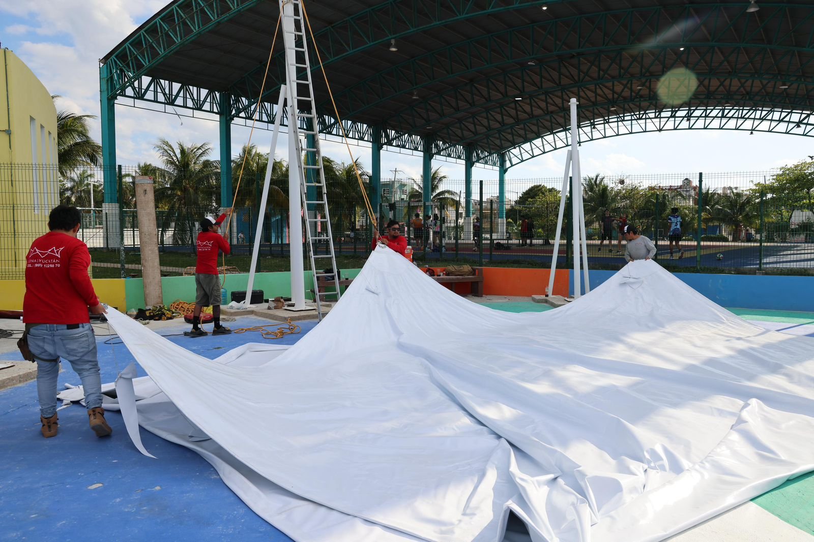 AVANZA EL GOBIERNO DE ISLA MUJERES EN LA MEJORA DE PARQUES INFANTILES