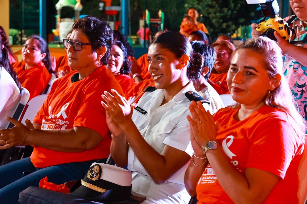 GOBIERNO DE ISLA MUJERES REALIZA ENCENDIDO DE LUCES NARANJA POR LA NO VIOLENCIA CONTRA LAS MUJERES