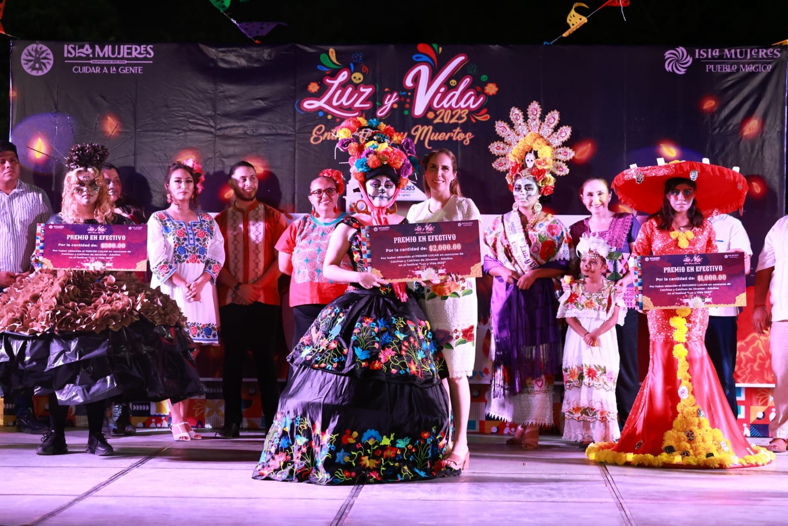 GOBIERNO MUNICIPAL DE ISLA MUJERES RESCATA LAS TRADICIONES CON EL INICIO DEL FESTIVAL "LUZ Y VIDA, ENTRE VIVOS Y MUERTOS" EN LA ZONA CONTINENTAL