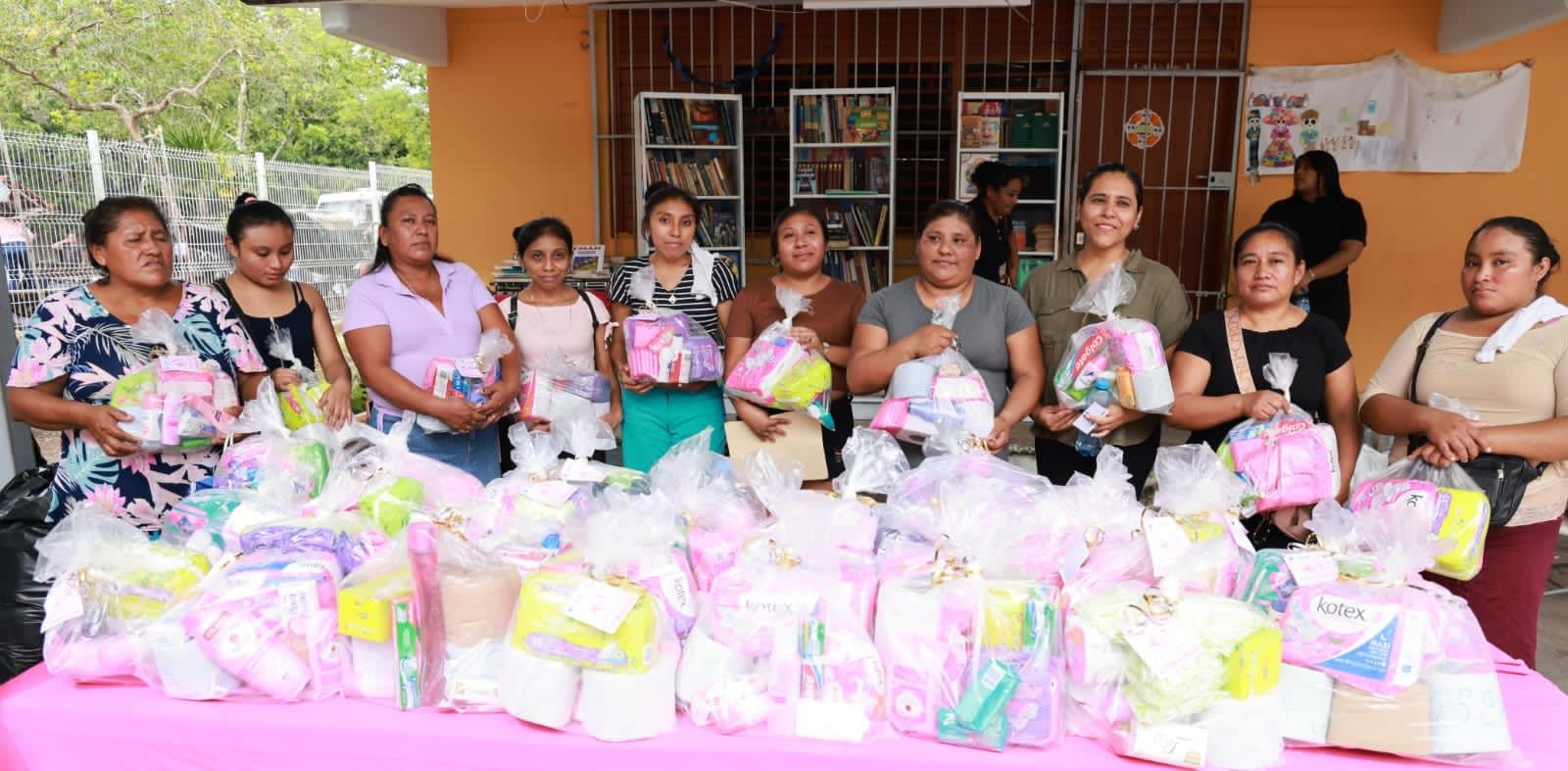 ATENEA GÓMEZ RICALDE IMPULSA PROGRAMAS DE BIENESTAR EN LA COMUNIDAD DE FRANCISCO MAY