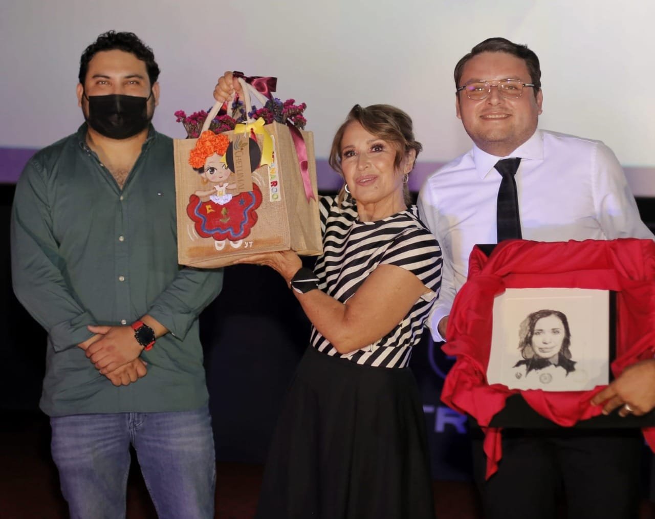 DAVID HERNÁNDEZ ASISTE A LA GALA INAUGURAL DEL ANIVERSARIO DE ÁRBOL ROJO