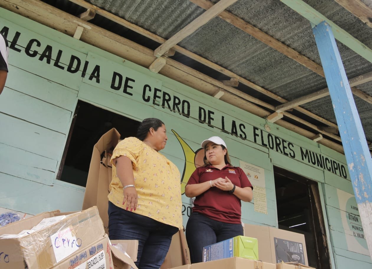 ENTREGA YENSUNNI MARTÍNEZ HERRAMIENTAS Y MEDICAMENTOS A COMUNIDADES RURALES