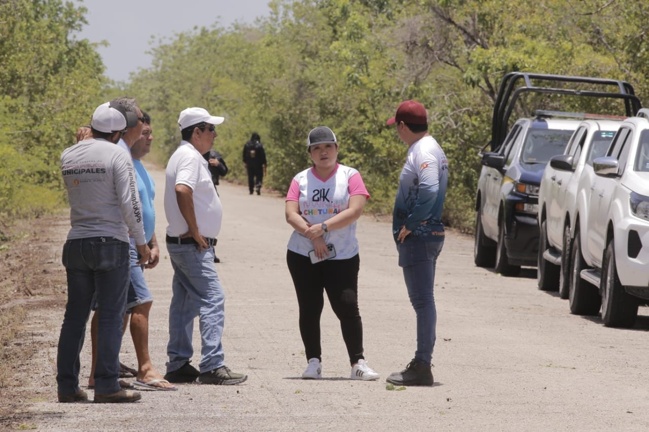 SUPERVISA YENSUNNI MARTÍNEZ TRABAJOS DE LIMPIEZA EN CARRETERA XCALAK-MAHAHUAL