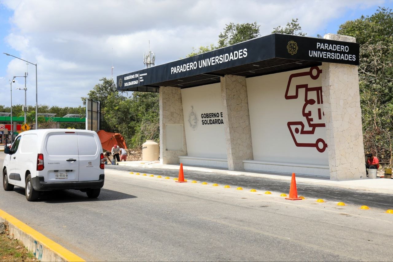 DIGNIFICA ESTEFANÍA MERCADO PARADEROS DE TRANSPORTE PÚBLICO DE PLAYA DEL CARMEN