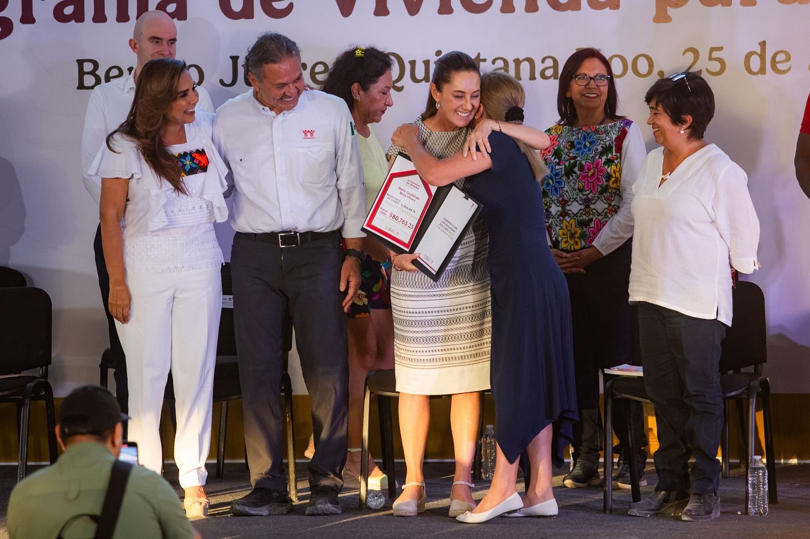 ESTEFANÍA MERCADO CELEBRA UN DÍA HISTÓRICO PARA QUINTANA ROO: LA VIVIENDA YA ES UN DERECHO DEL PUEBLO, NO UN PRIVILEGIO